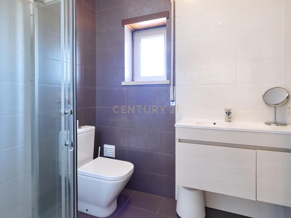 Apartamento T2 em Condomínio Fechado com Piscina e Jardins – Pederneira, Nazaré - Image 22