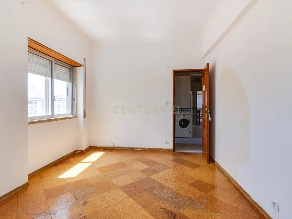 Apartamento T3 em Corroios com Varanda - Image 14