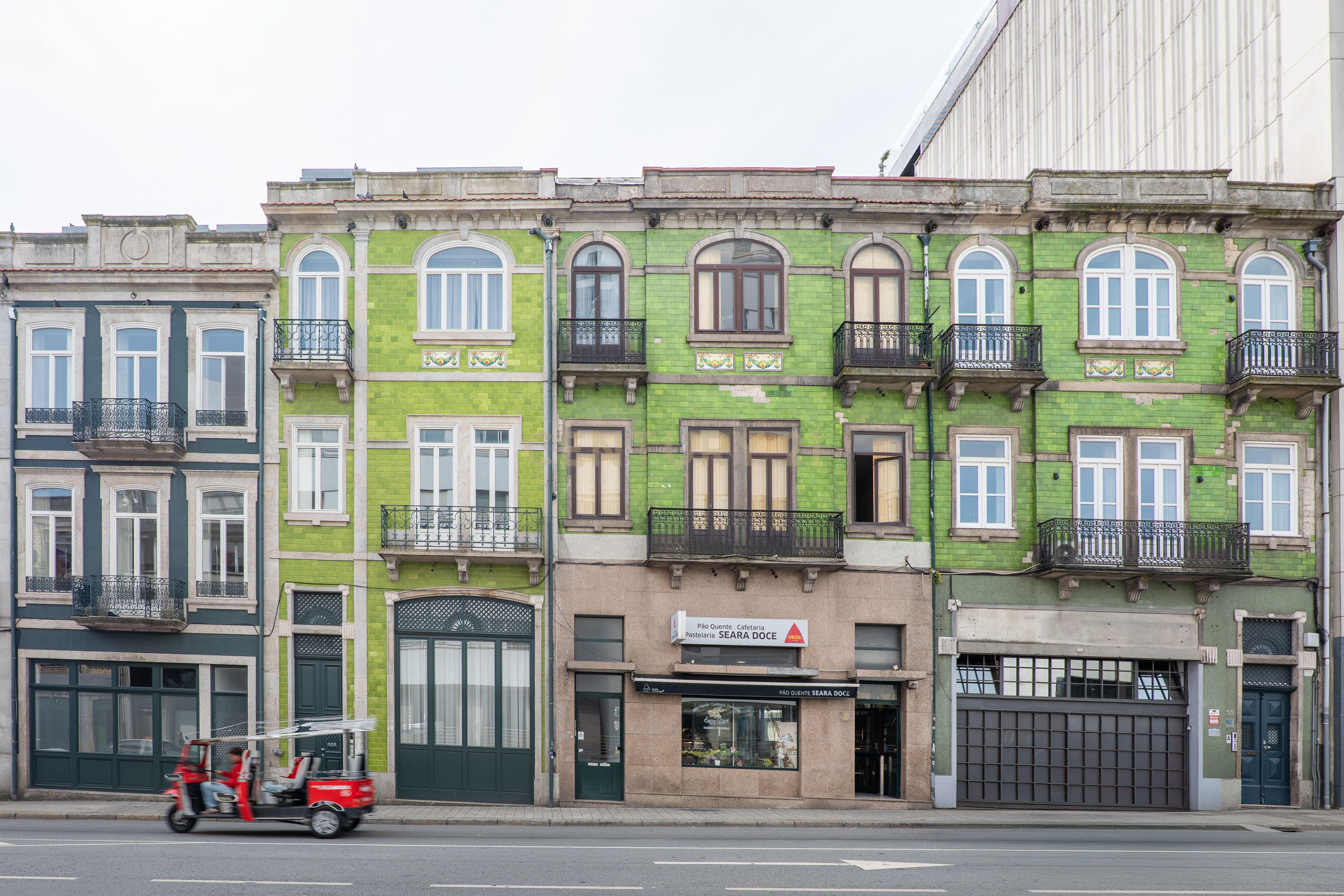 Requintado Apartamento T3 com Terraço no Coração do Porto - Image 31
