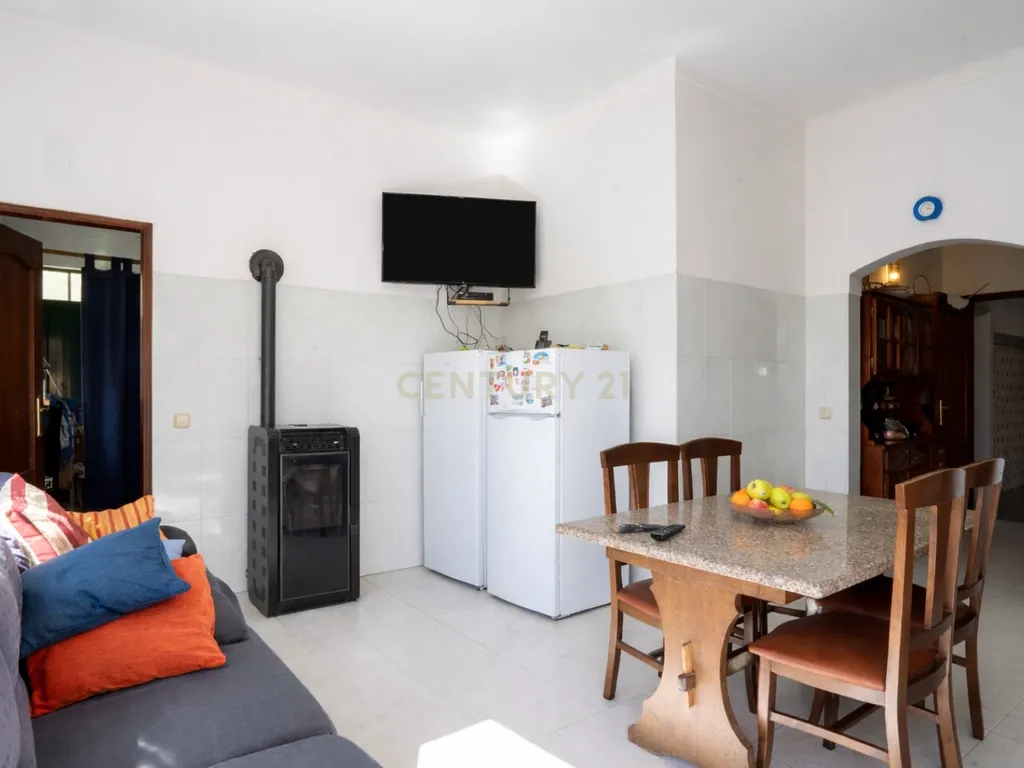 OPORTUNIDADE ÚNICA NA LOUSÃ – MORADIA COM GRANDE POTENCIAL (habitação e comércio) - Image 11