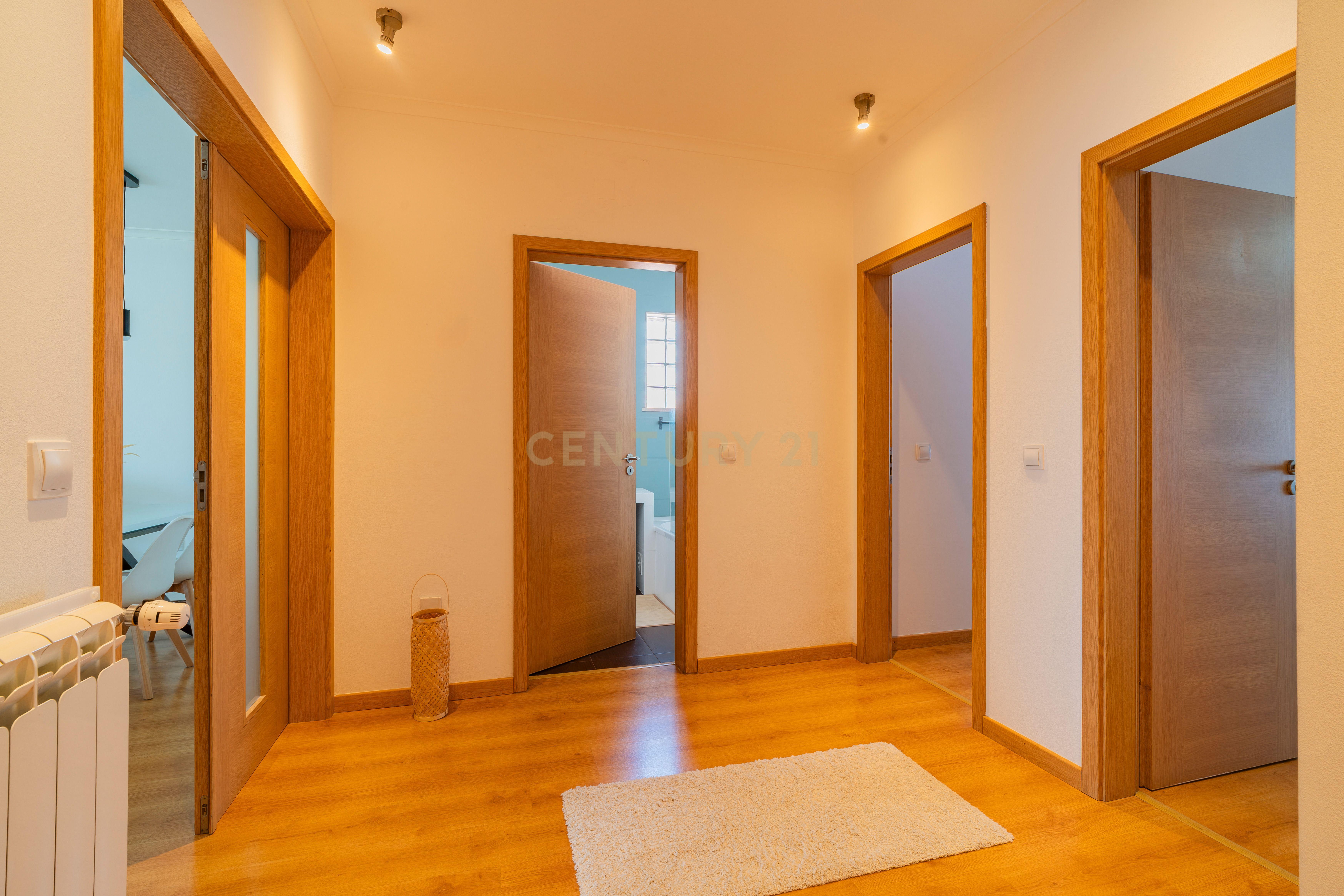 Fotografia 12 de Apartamento T2 com Garagem e Espaço Exterior com Churrasqueira | Vieira de Leiria