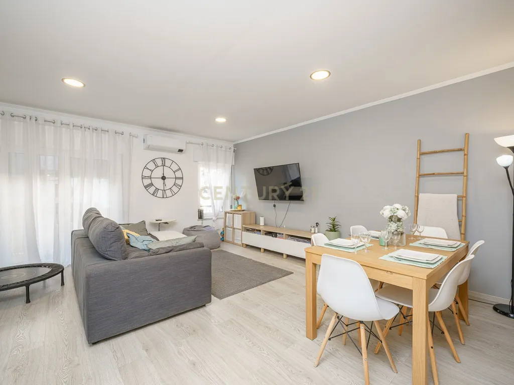 Apartamento T4 renovado | 175 m² | 3 varandas | Bairro do Liceu, Setúbal - Image 7