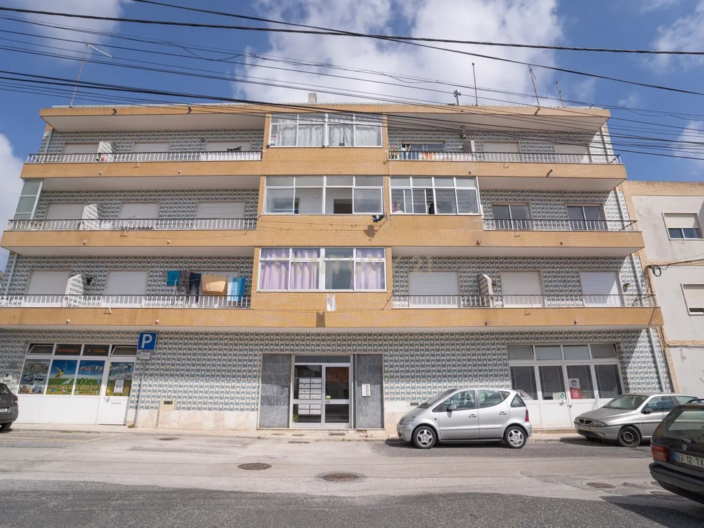 Apartamento T4 localizado no Bairro dos Arneiros, em Caldas da Rainha - Image 23