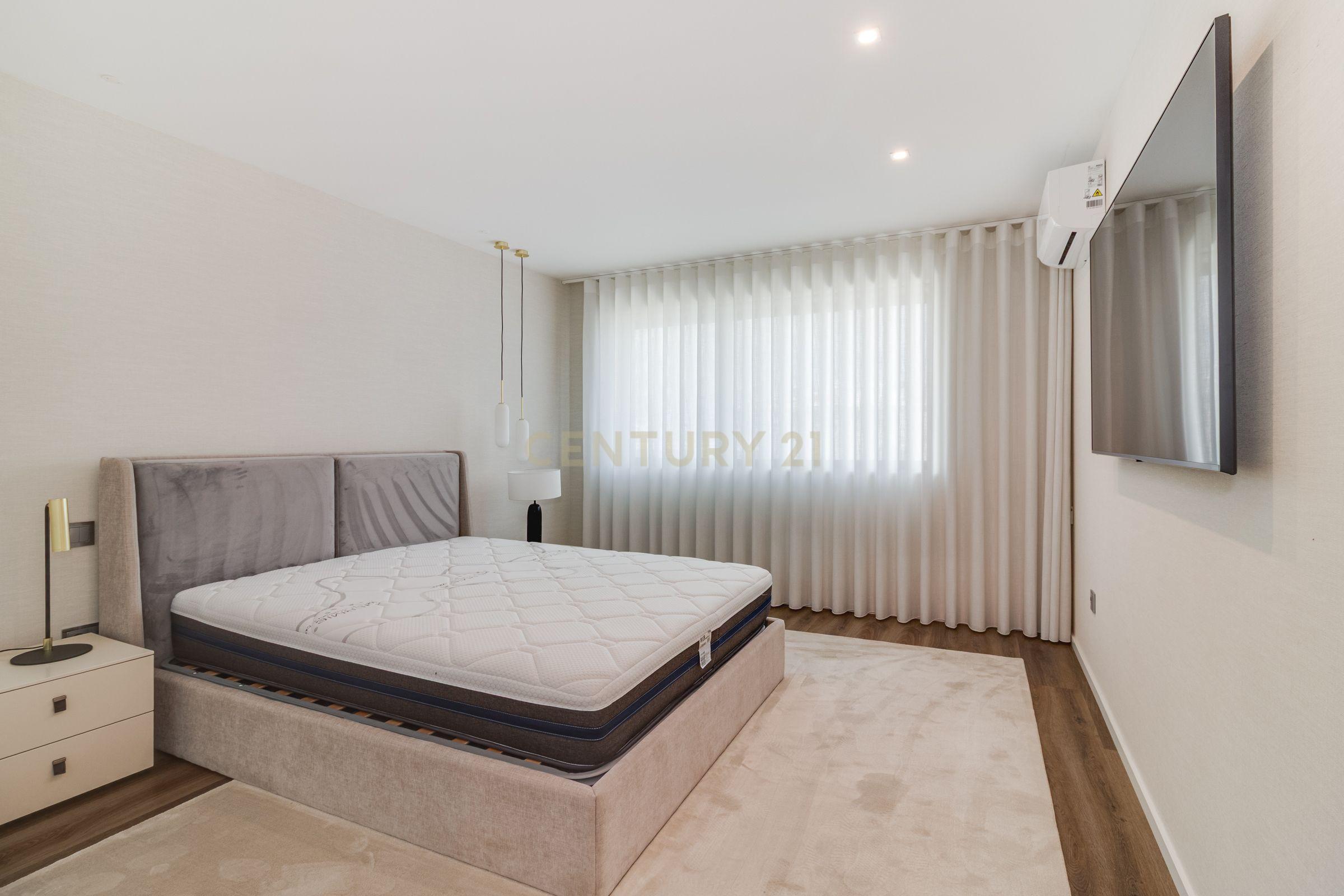 Fotografia 5 de T2 de Luxo junto ao Campo Pequeno | Novo, Mobilado, Varandas e Garagem