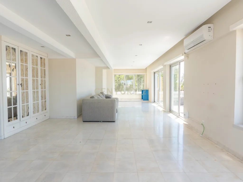 Apartamento T3 com Vista Mar em Oeiras - Image 28