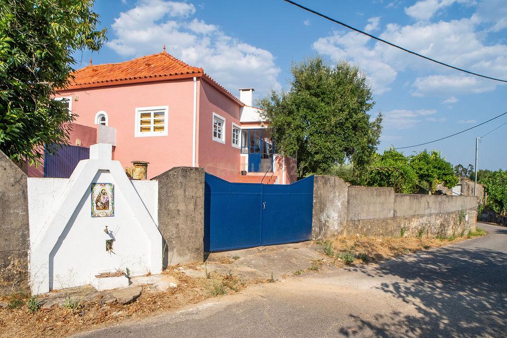 Moradia T3  Remodelada em Vila de Rei – Viva com Qualidade no Coração de Portugal! - Image 47