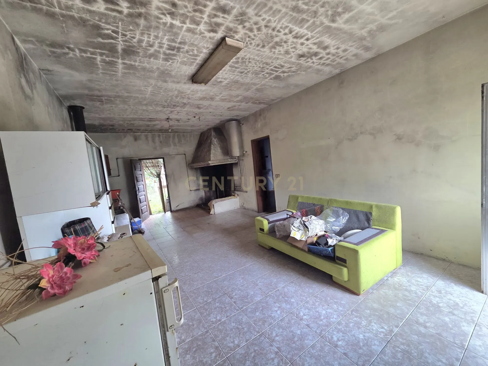 Fotografia 4 de Moradia T2 Térrea com Potencial para T3 | Terreno com Cerca de 1.000 m² | Próxima do Centro do Louriçal