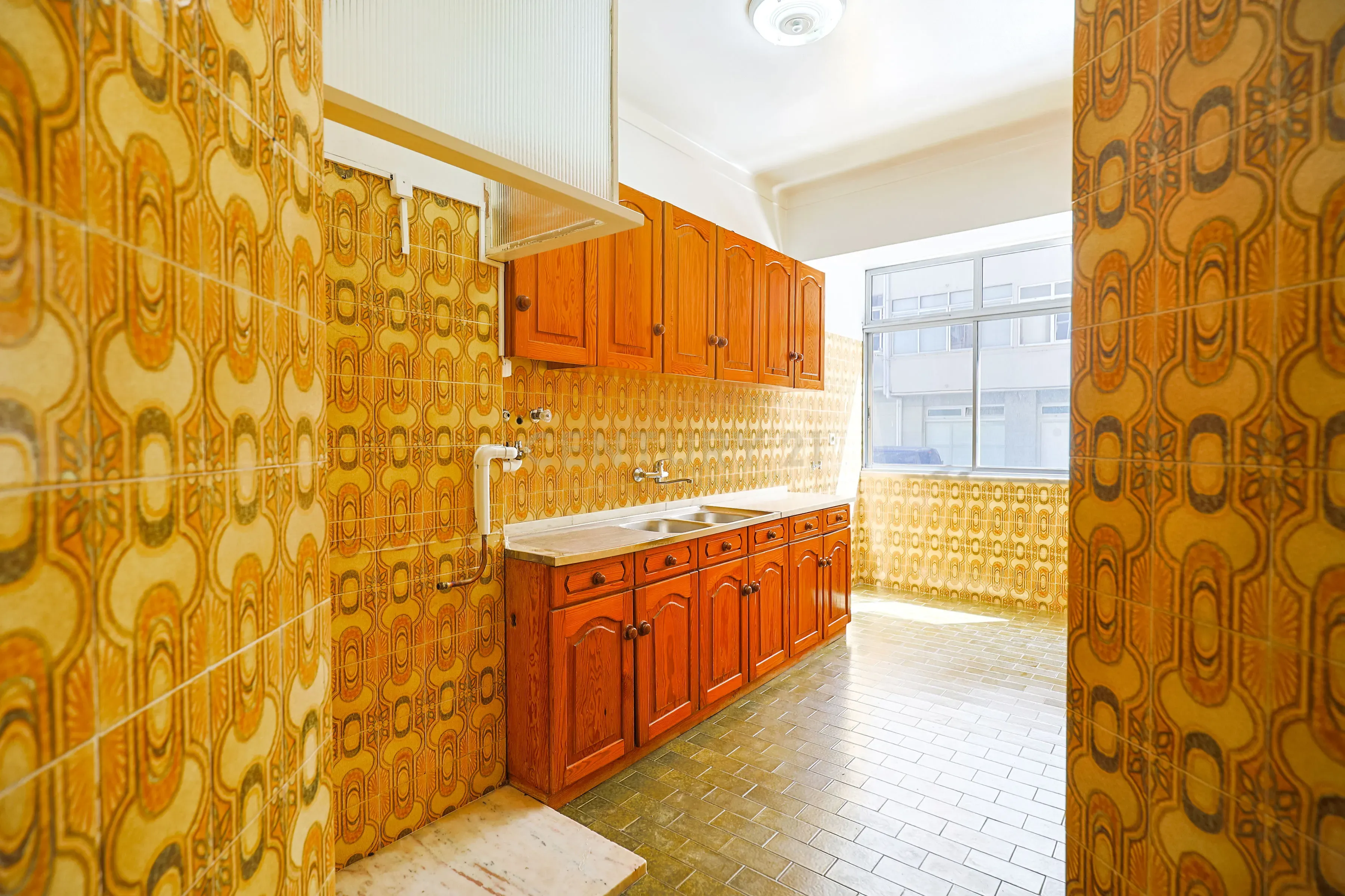 Apartamento T3 com elevador e varanda em Vila Franca de Xira - Image 2