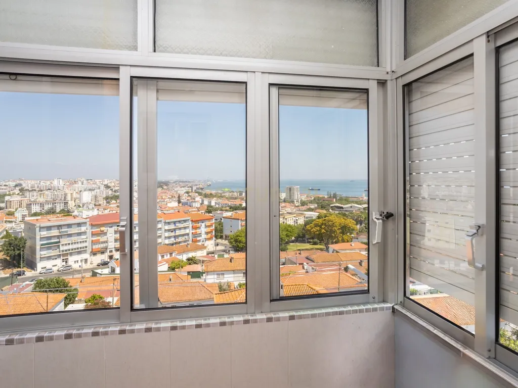 Apartamento T3 com Vista Deslumbrante sobre a Baía de Setúbal – Bairro dos Pescadores, Reboreda - Image 13