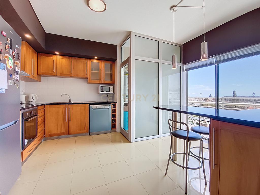 Apartamento T2 em Ponta Delgada com Garagem e Varanda - Image 10