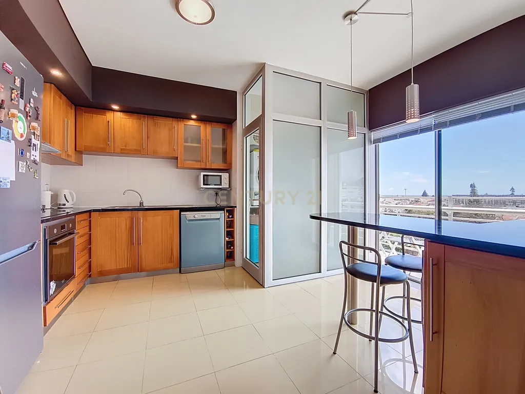 Apartamento T2 em Ponta Delgada com Garagem e Varanda - Image 10