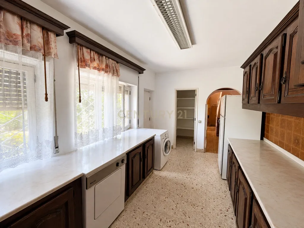 Moradia Isolada T5 de 300 m2 num lote de 900m2 - Image 18