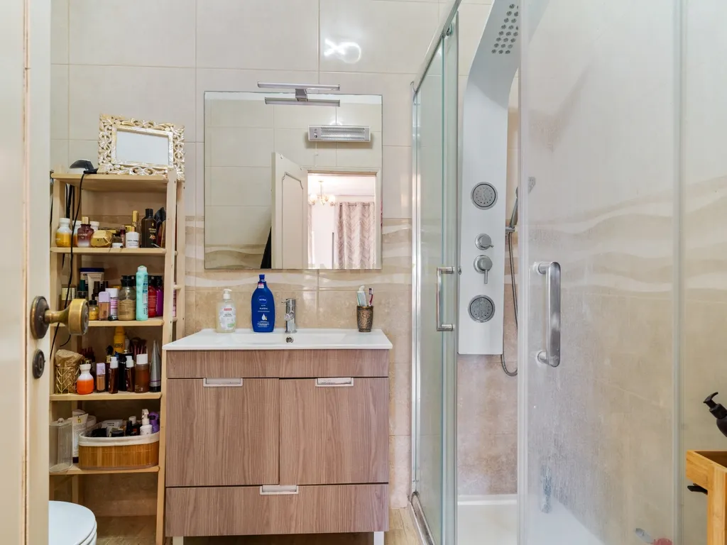 Apartamento Duplex de 7 assoalhadas no Barreiro - Image 24