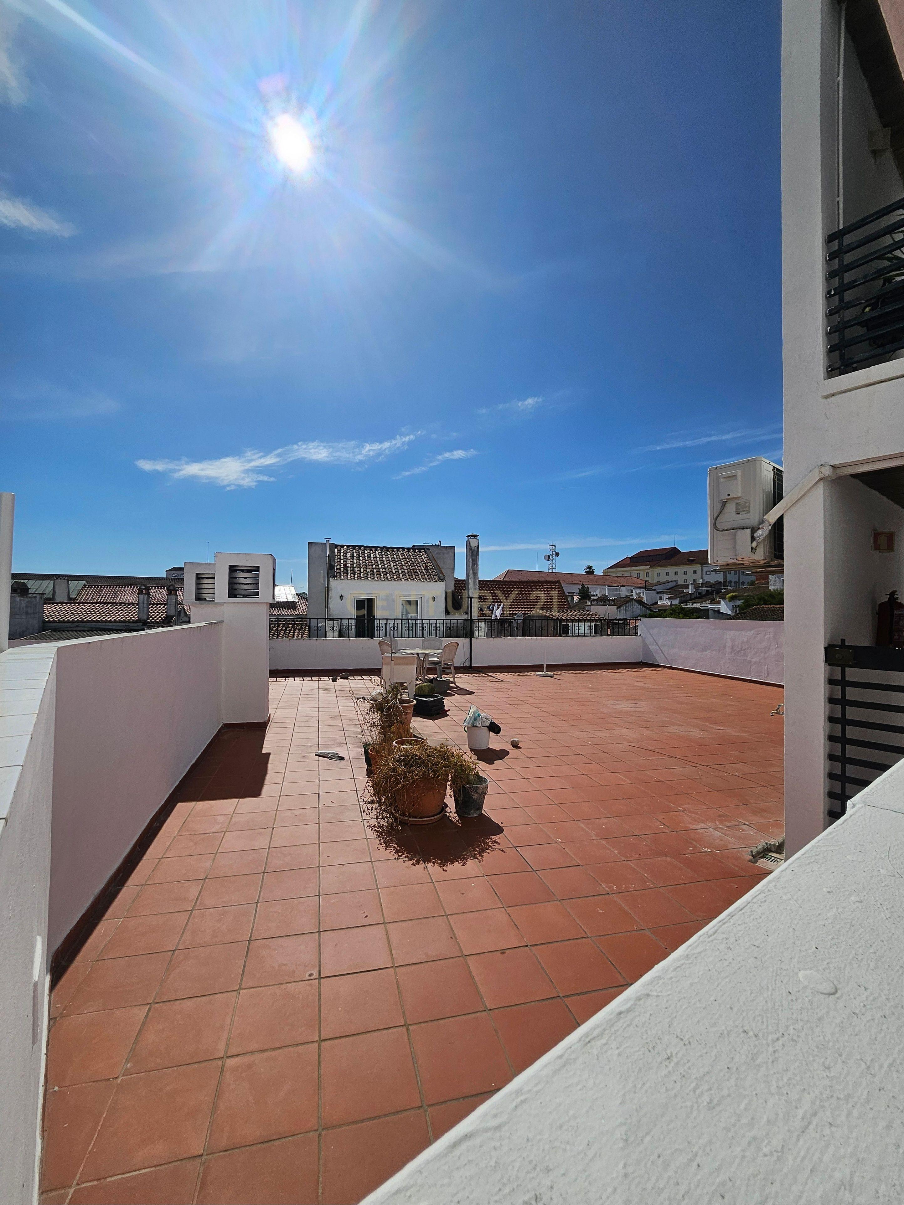 Apartamento T3 com terraço e garagem Condomínio Santa Catarina, Centro Histórico de Évora - Image 22