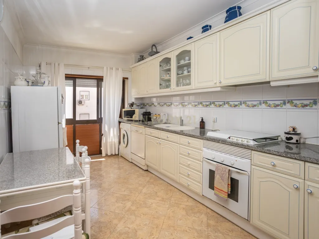 Quinta do Conde/ Cova dos Vidros - Apartamento de 4 assoalhadas inserido num º 1º andar - Image 8