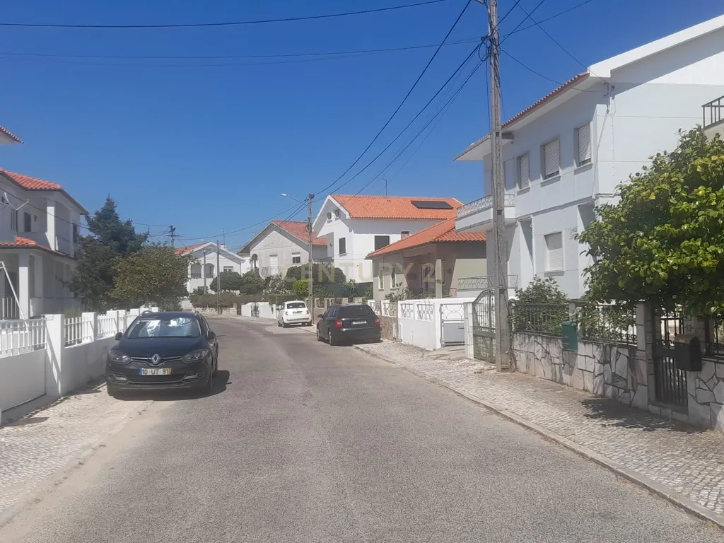 Apartamento t2 remodelado em zona muito sossegada de Santarém - Image 21