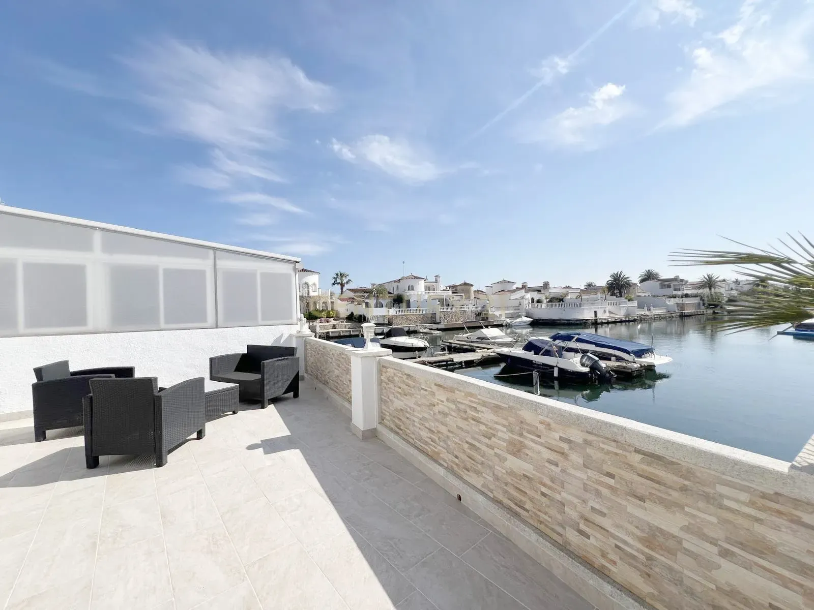 Luxuosa Moradia com Vista Panorâmica em Girona, Cataluña - Image 3