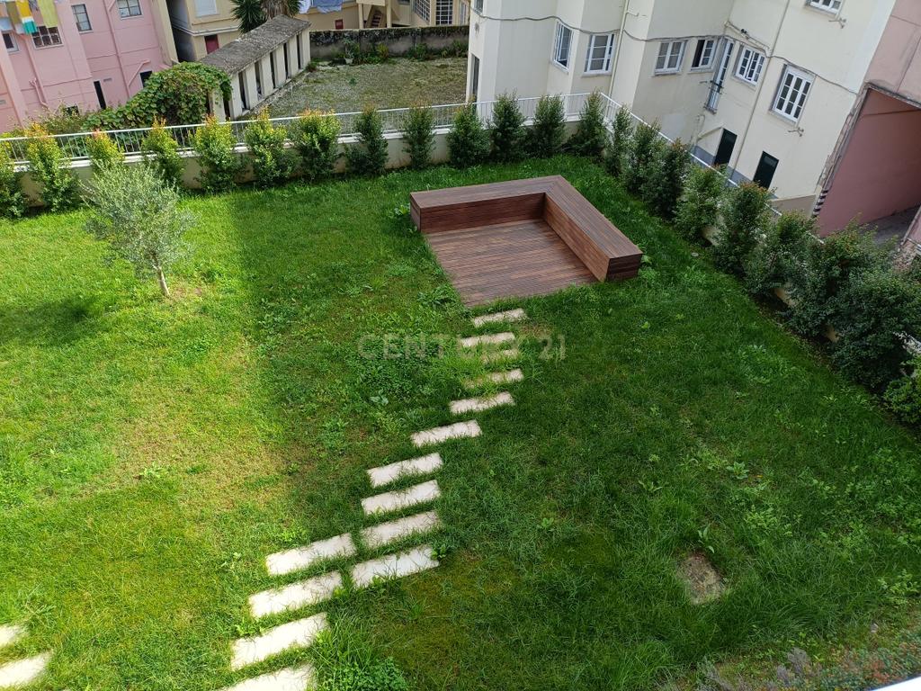 Excelente Apartamento T2 bastante Central no Areeiro com Jardim Privativo - Image 9
