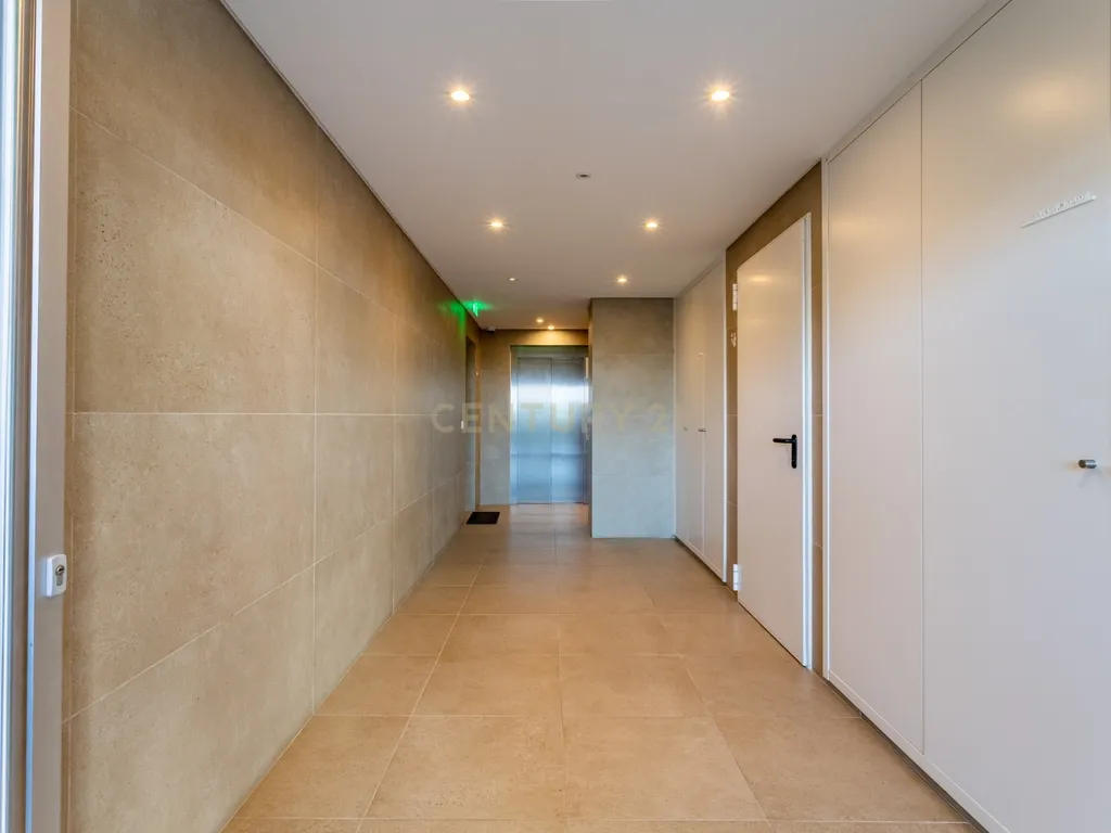Penthouse T3 Duplex com Vista Rio Panorâmica em Alcochete - Image 30