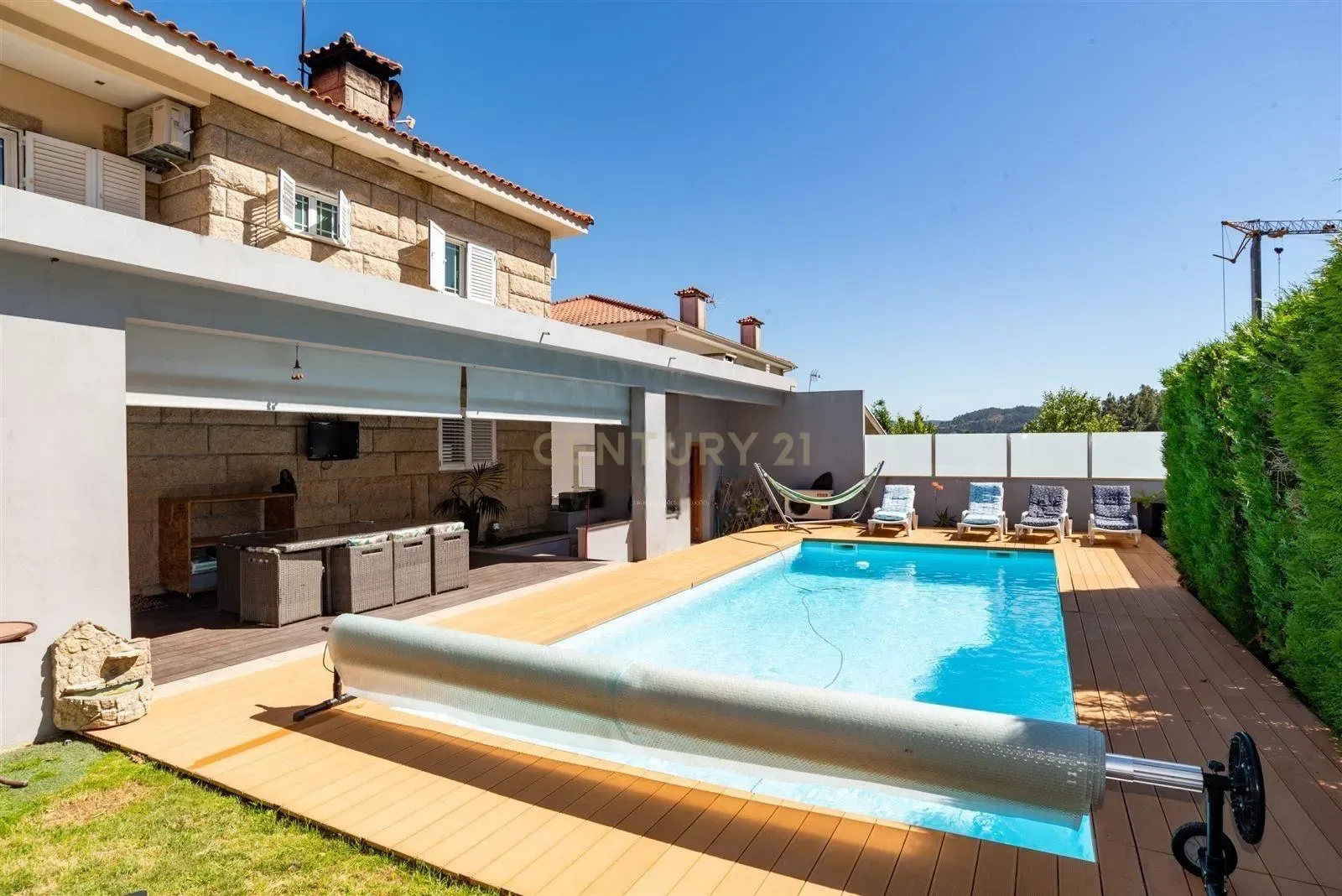 Moradia Isolada V4 com Piscina em Alpendorada – Oportunidade Única - Image 2