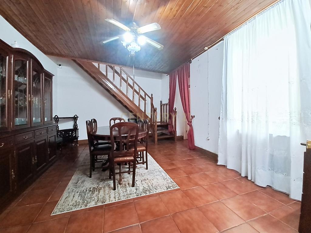 Moradia no Centro da Povoação com 2 Garagens - Image 17