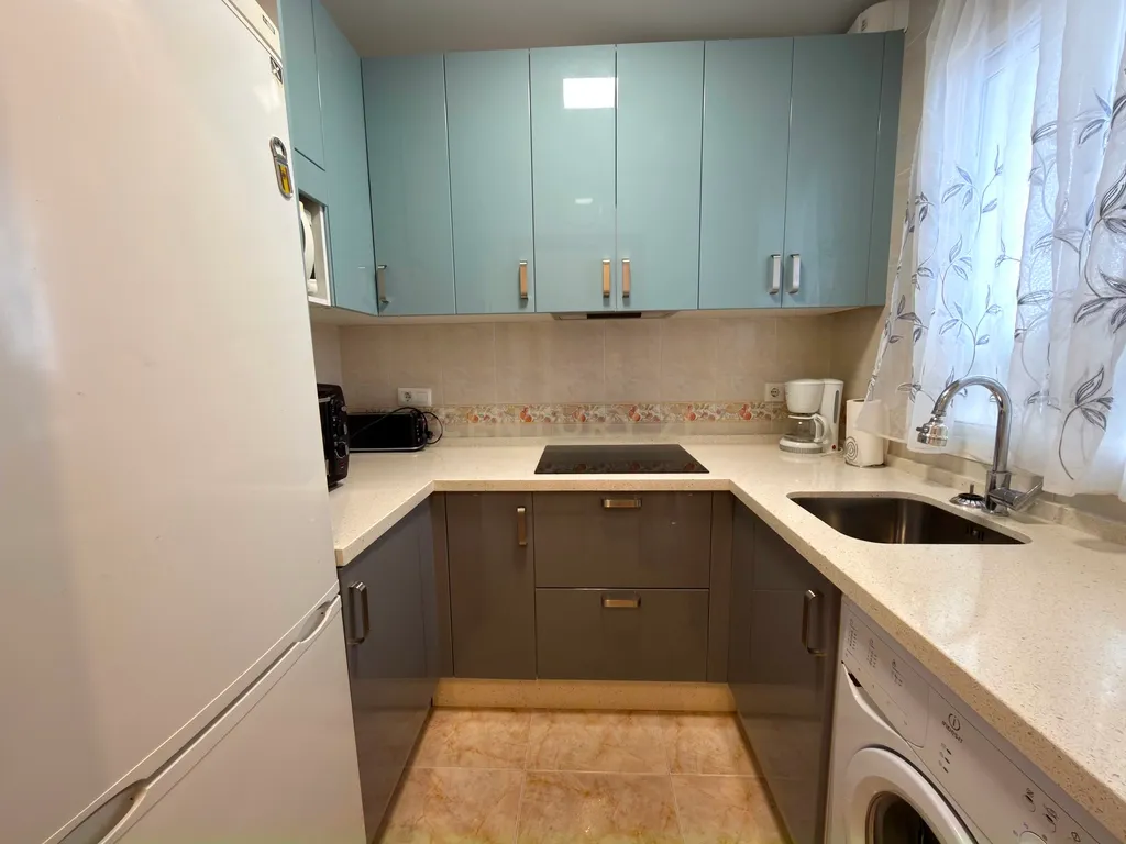 Apartamento com vista mar, garagem e piscina em Carvajal - Image 9
