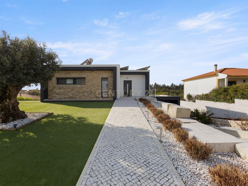 Moradia ultramoderna com 3 quartos: Vida sustentável na Costa da Prata - Image 9