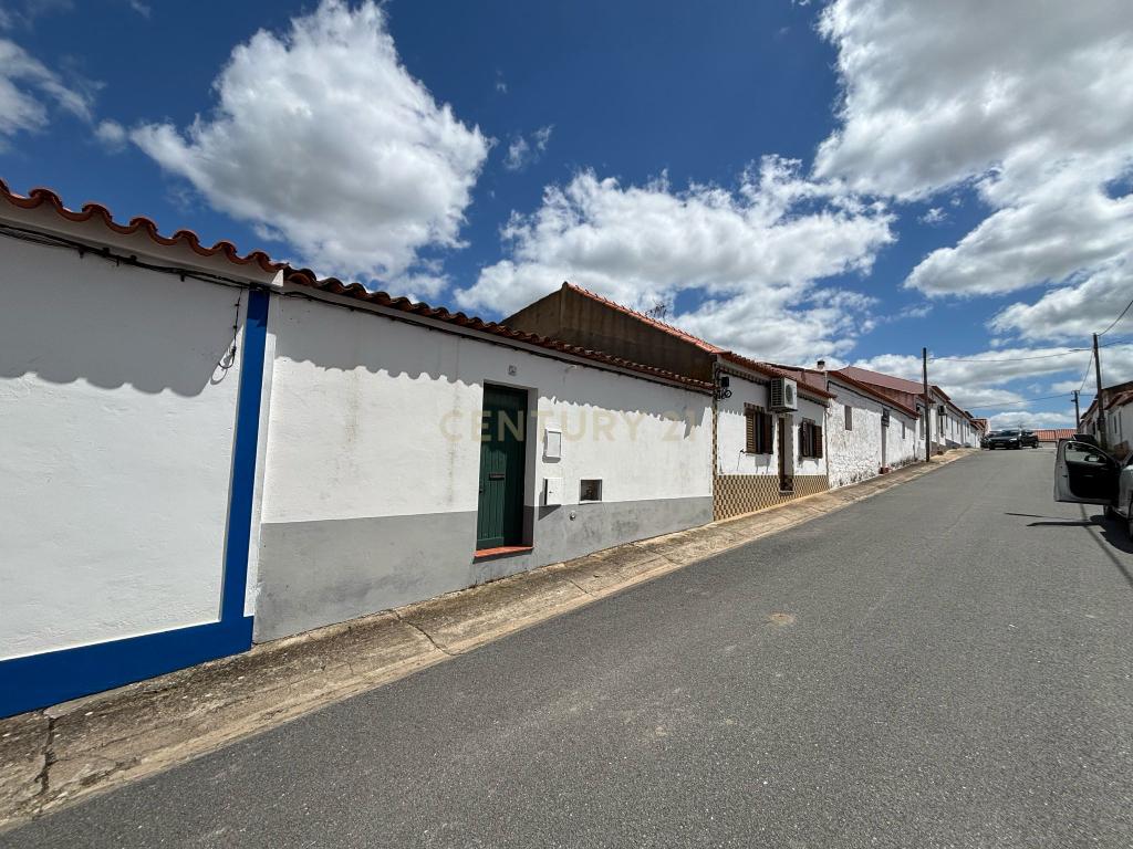 Oportunidade em Safara – Moradia para reconstruir com projeto incluído - Image 1