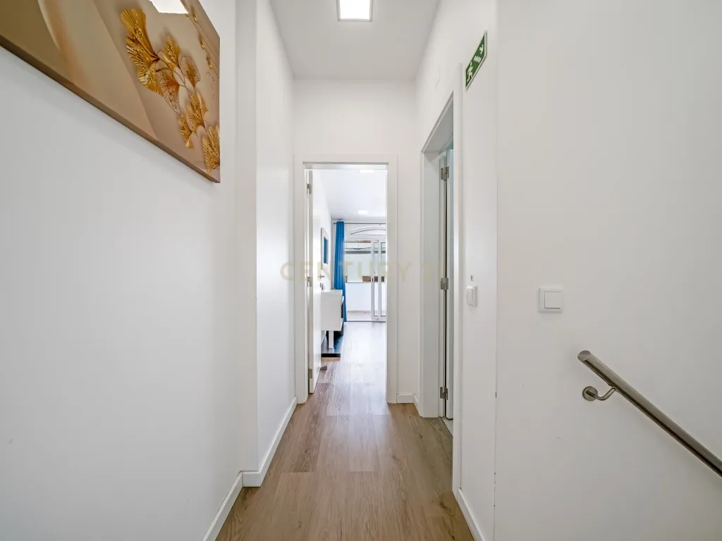 Moradia T3 renovada no centro histórico de Albufeira /200 metros da praia - Image 13