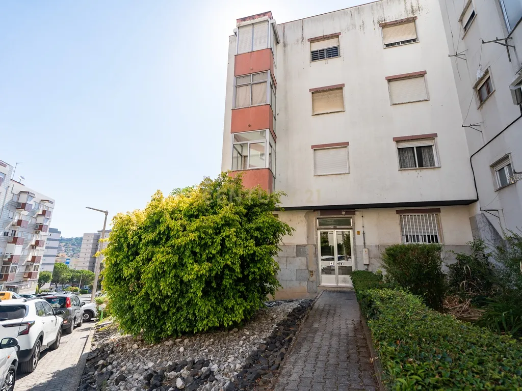 Apartamento T2 na Povoa de Santo Adrião com Excelente Localização e Conforto - Image 20