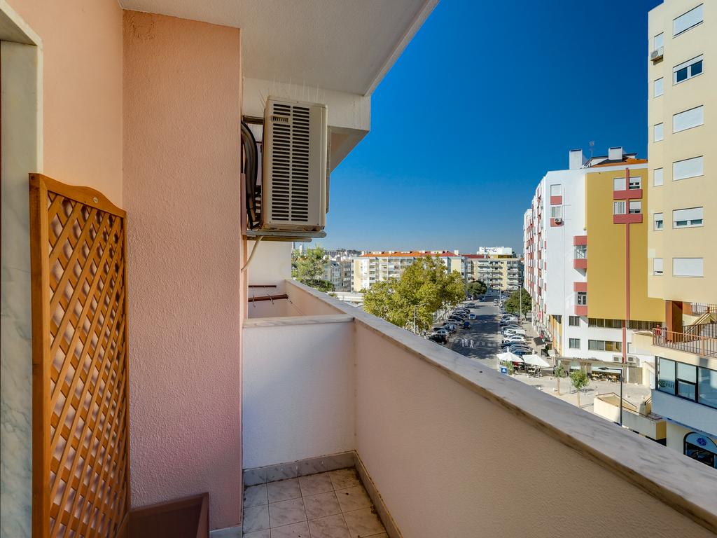 T3 RENOVADO COM VARANDAS E PARQUEAMENTO, EM ALMADA - Image 22