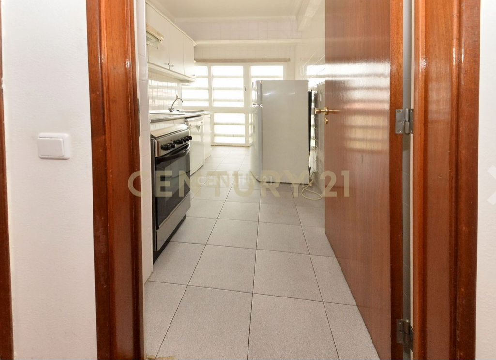 T1 PARA ARRENDAMENTO NA RUA SARAIVA DE CARVALHO JUNTO AO RATO - Image 13
