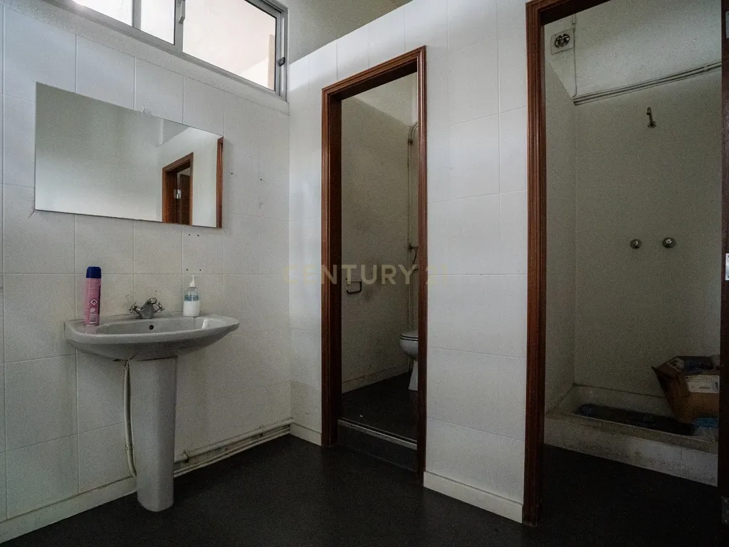 Armazém com 947 m2 a 5 min. do Aeroporto de Lisboa - Image 20