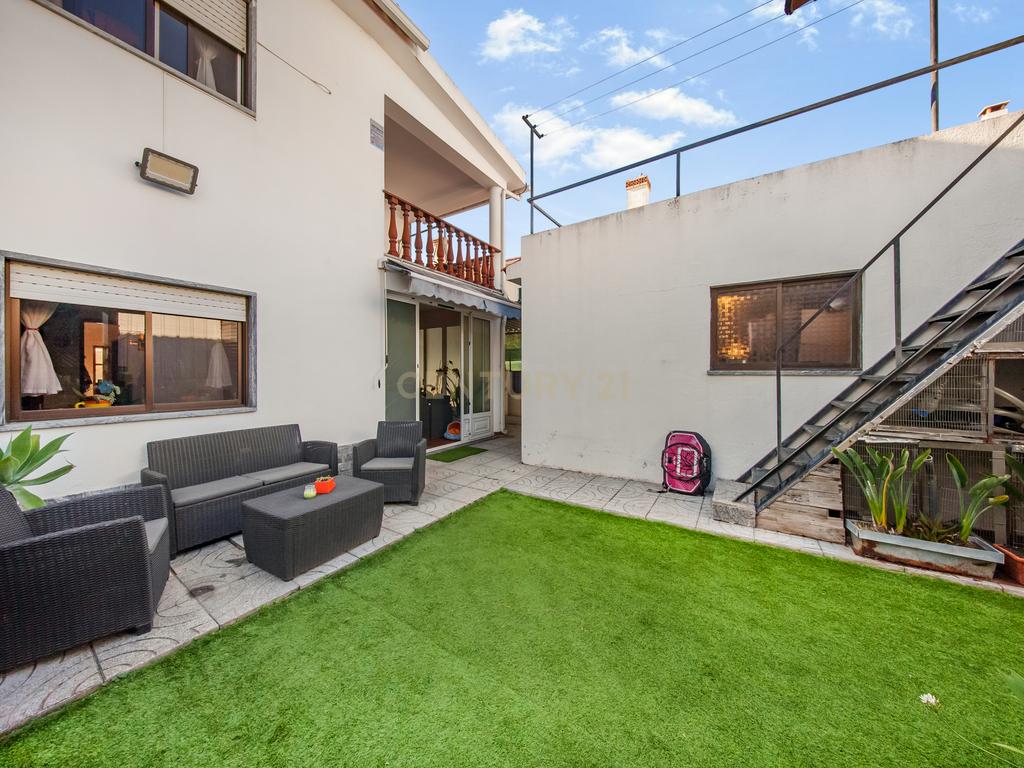 Moradia Geminada T3 com excelentes áreas, terreno e localização privilegiada em Fernão Ferro - Image 34