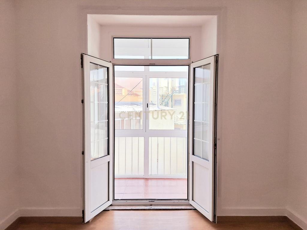 Apartamento T3+2 para Arrendamento em Campolide - Image 13