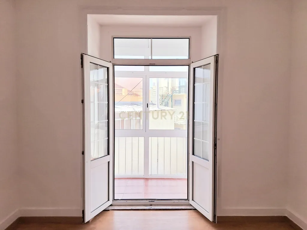 Apartamento T3+2 para Arrendamento em Campolide - Image 13