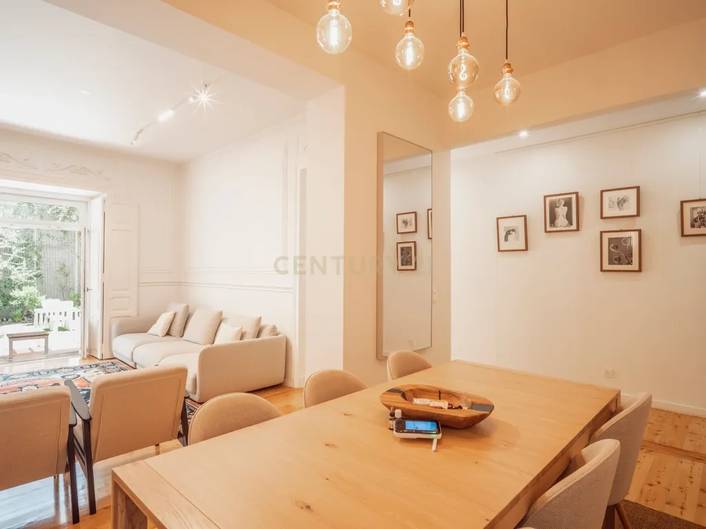 Apartamento Encantador com Jardim Privativo — Santo António, Lisboa - Image 8