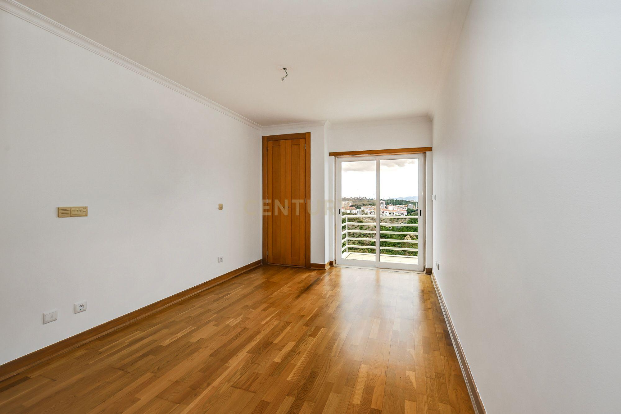 Fotografia 8 de Apartamento T3 na Serra das Brancas, com box de 67m2 e arrecadação.