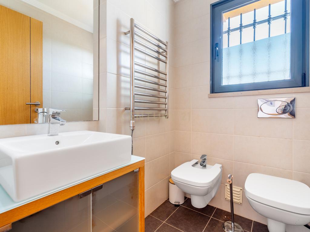 Moradia Unifamiliar de Prestígio | Quinta dos Álamos I Guia – Albufeira | T5 | Piscina | Jardim - Image 22