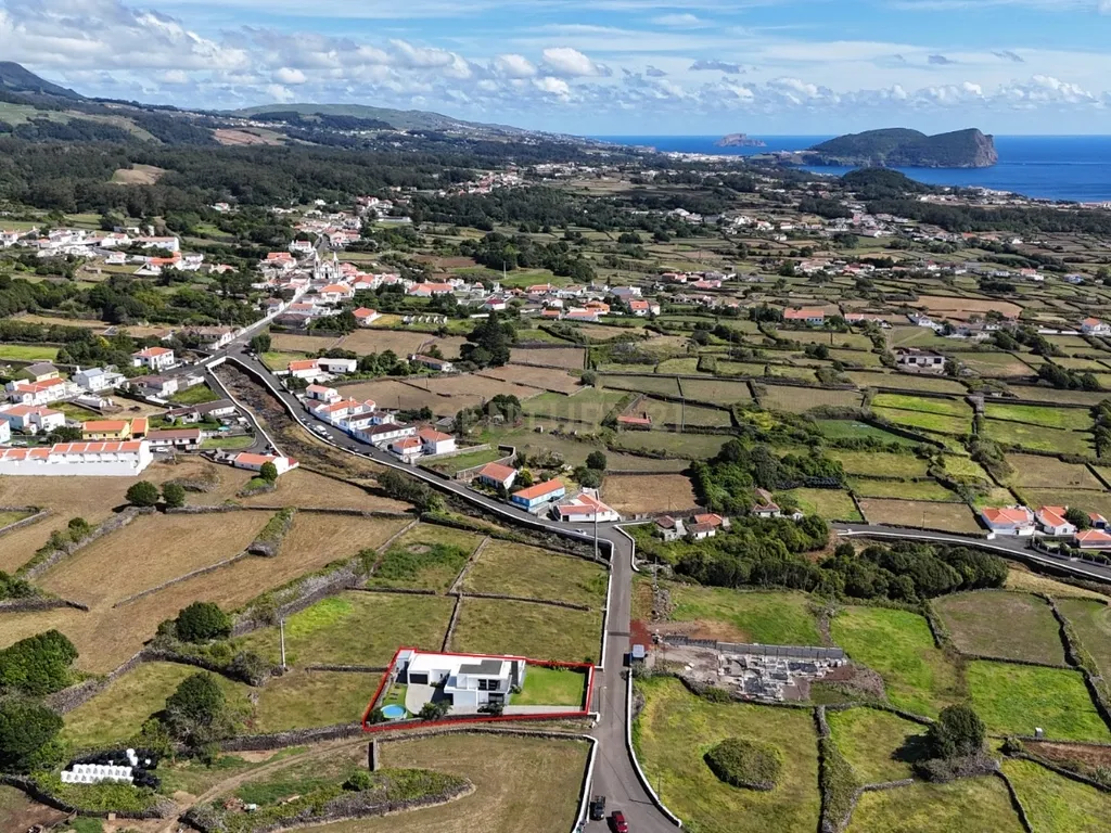 Moradia Moderna com Vista Mar em São Bartolomeu de Regatos - Image 32