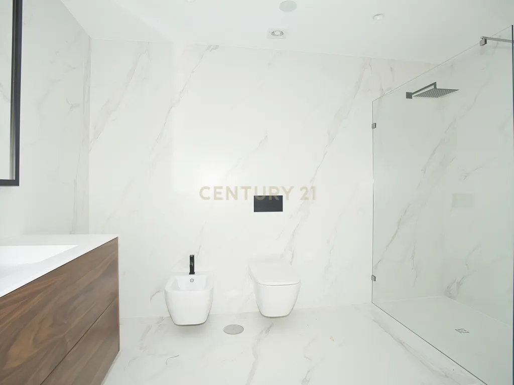 Lindíssimo Apartamento Novo T2 a dois passos da praia - Image 25