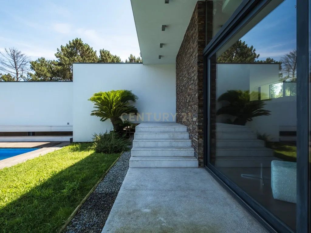 Luxuosa Moradia T4 com Piscina e Vista Panorâmica em Lousada - Image 56