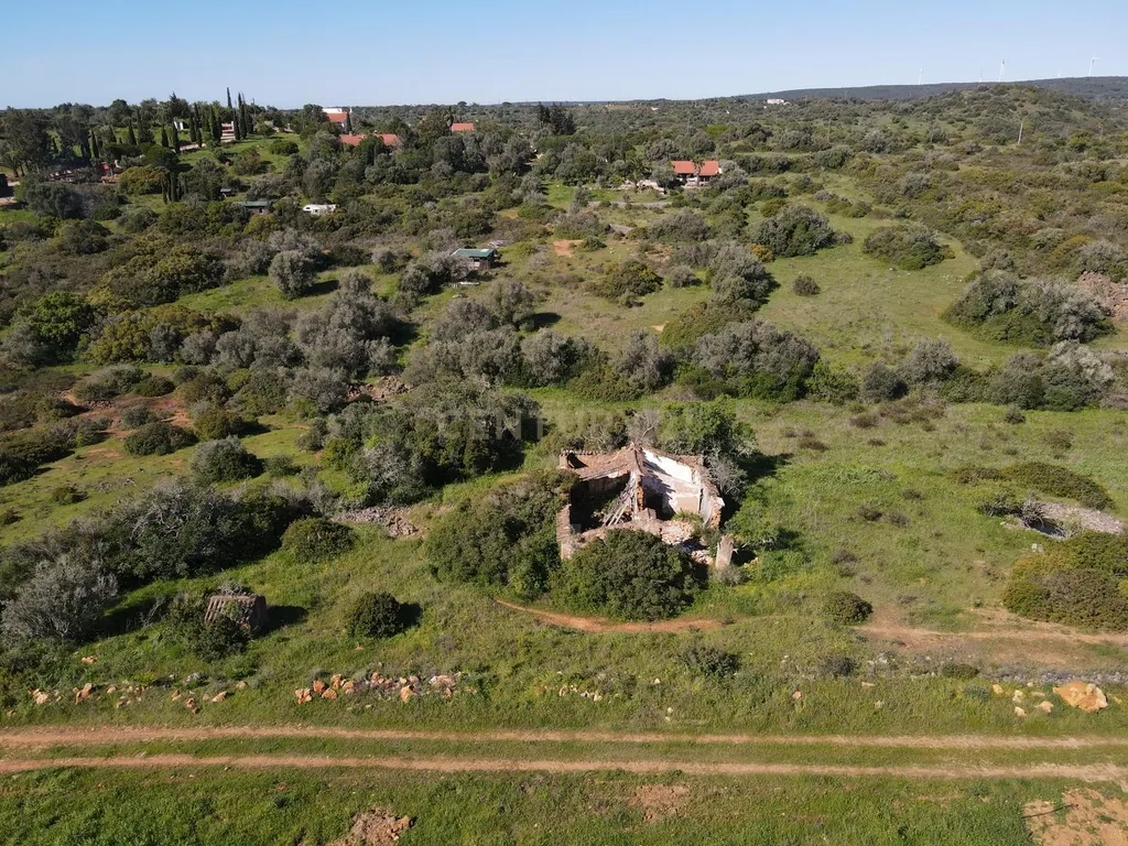Terreno Misto com Ruína na Pedragosa – Oportunidade Única no Algarve - Image 14