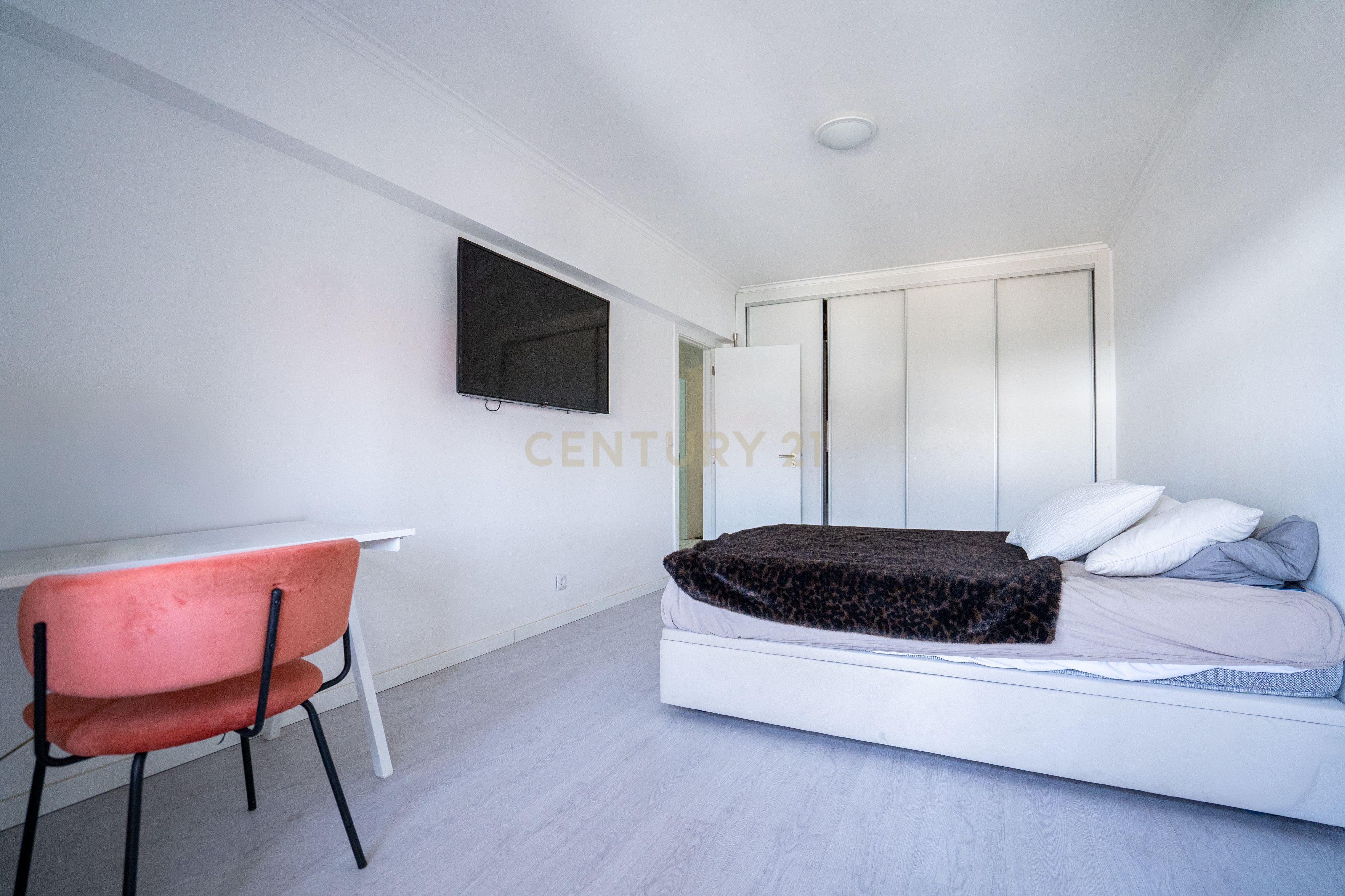Fotografia 10 de Fantástico Apartamento T2 Transformado em T3 na Parede – Próximo da Praia com estacionamento
