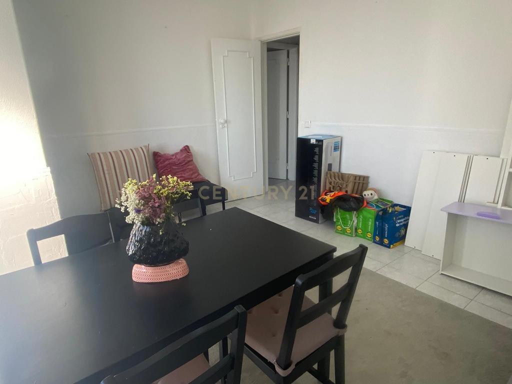 Apartamento T2 com Vista Panorâmica em Barreiro - Image 24
