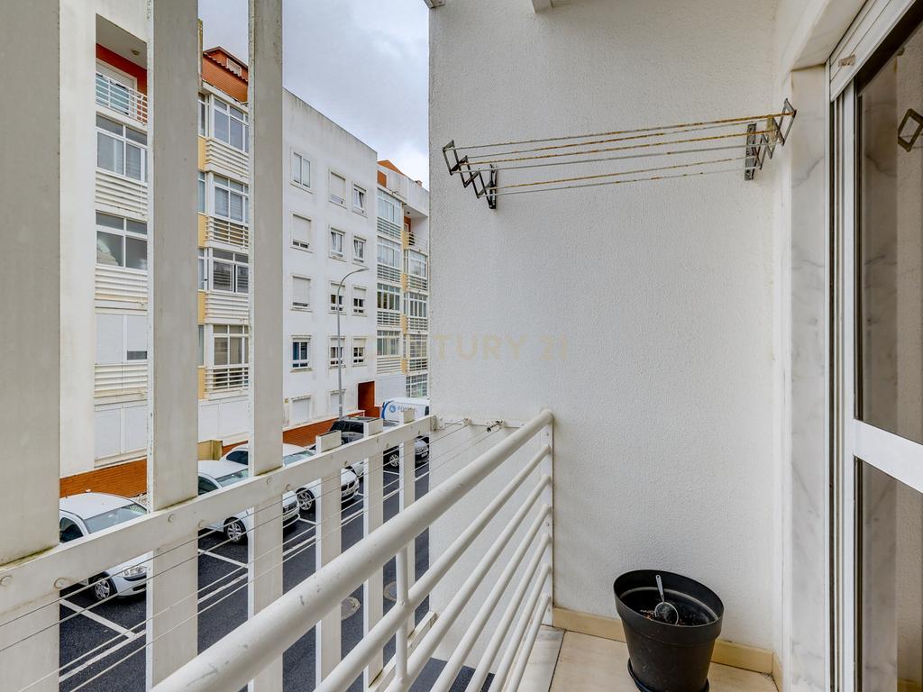 Apartamento T2 C/Elevador em Belas                                                                                                                                                              - Image 5