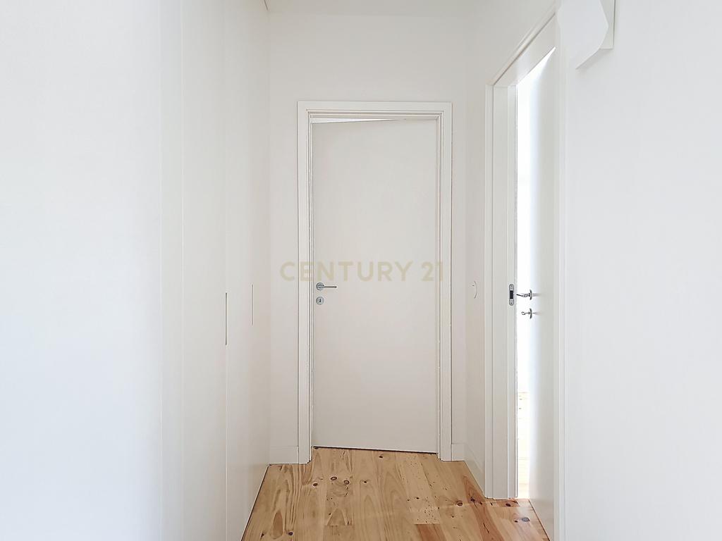 Apartamento T2 Novo – Rua do Bonjardim, Porto - Image 13