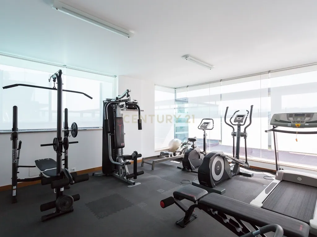 Apartamento T2 num condomínio com Vista Panorâmica em Odivelas, Famões - Image 33