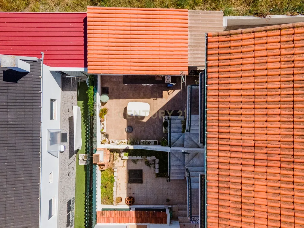 Moradia T2 Geminada com Aproveitamento de Sótão na Quinta do Conde - Image 6
