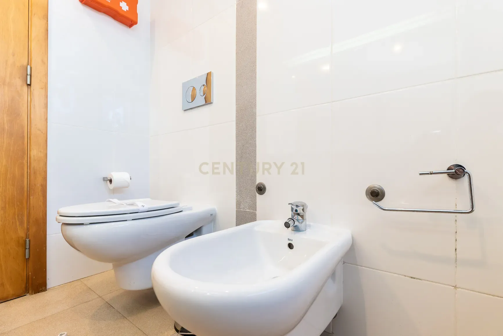 T2 , Golden Club Cabanas. - Image 22